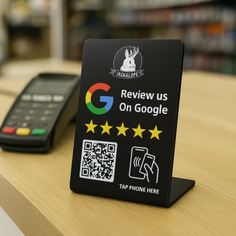 Thẻ Review Google NFC - thao tác một chạm chân đứng